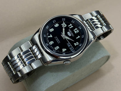 SEIKO 5 – Black Dial, Automatic, Day-Date Wristwatch (Vintage)