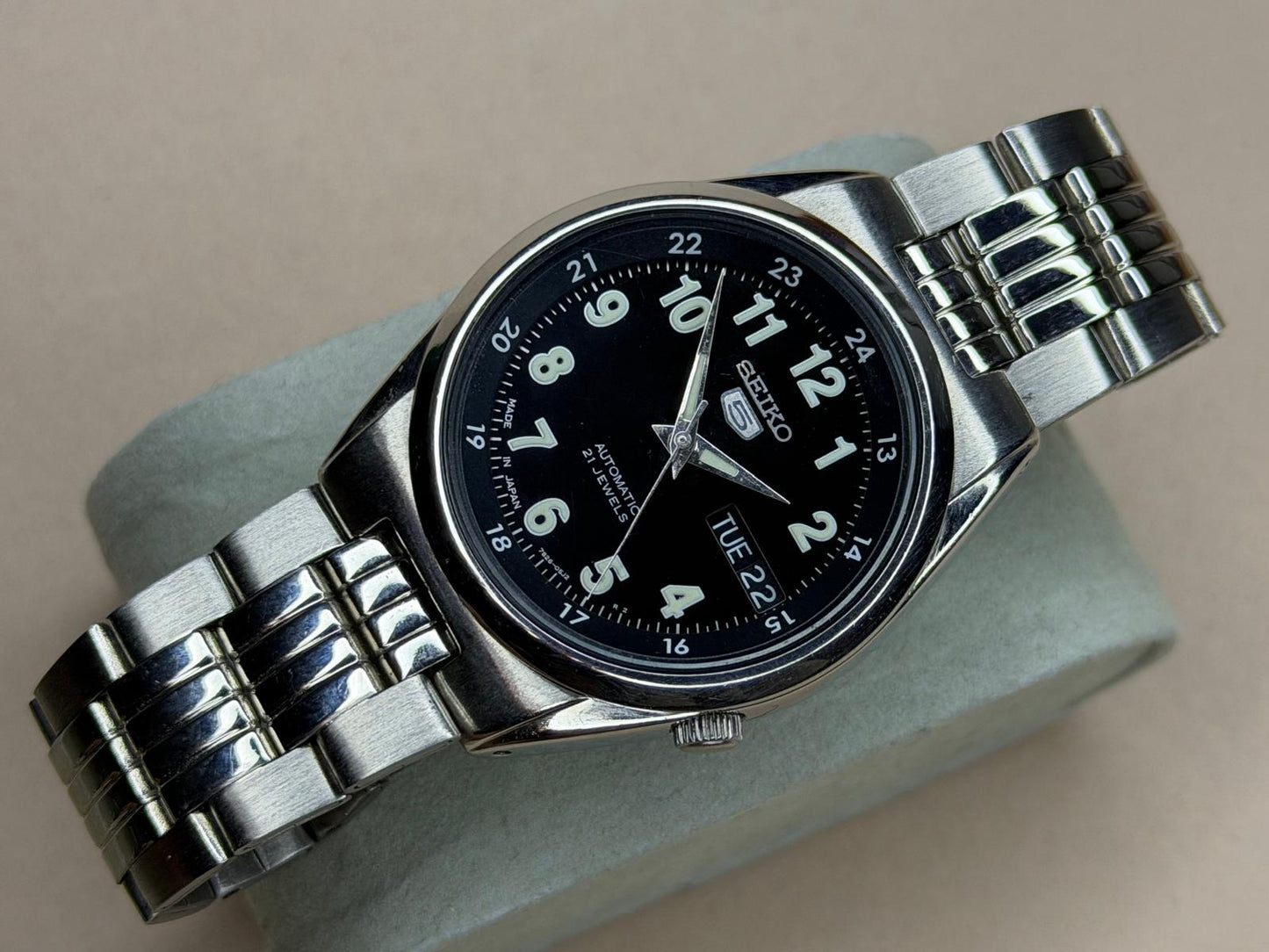 SEIKO 5 – Black Dial, Automatic, Day-Date Wristwatch (Vintage)