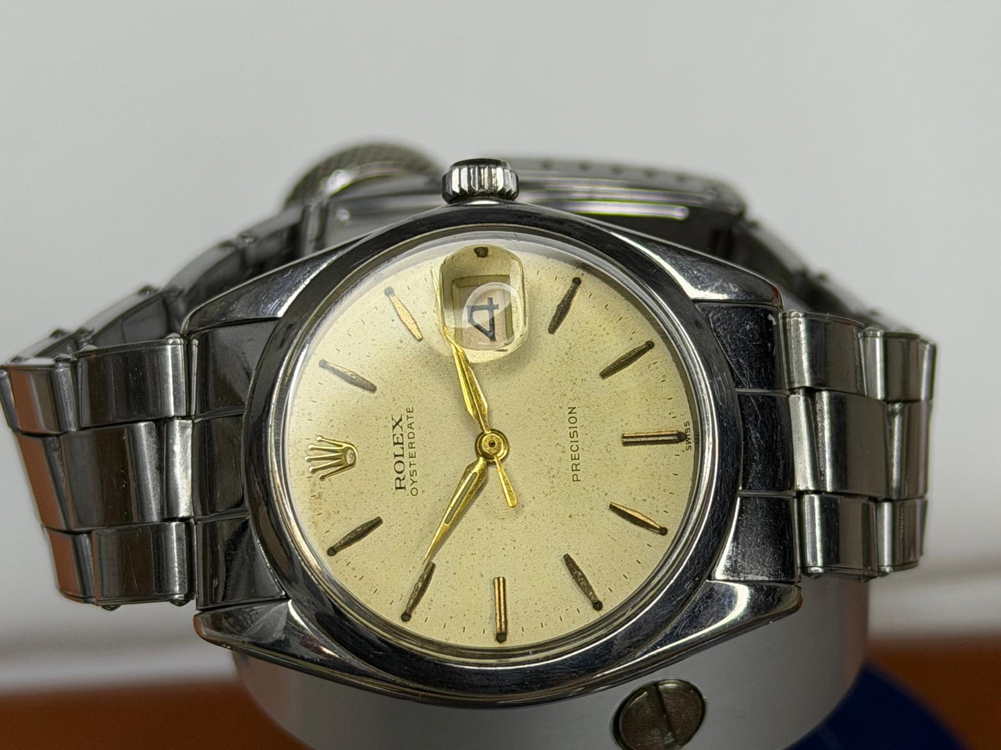 ROLEX Oysterdate – Gold Dial, Date, Dress Watch (Vintage)