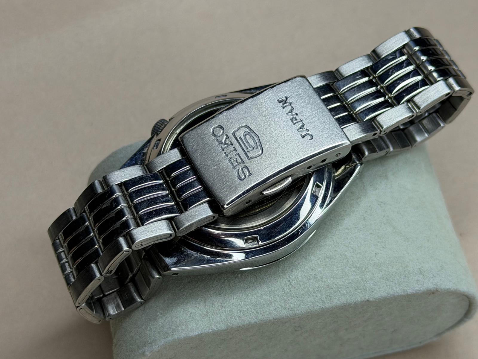 SEIKO 5 – Black Dial, Automatic, Day-Date Wristwatch (Vintage)