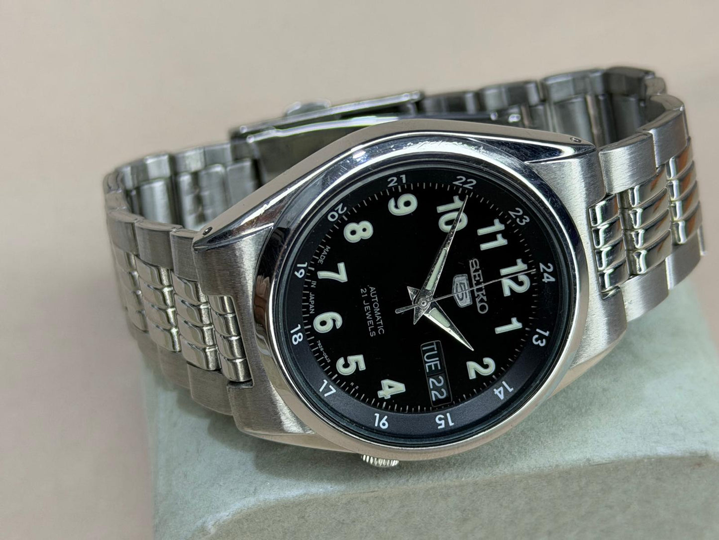 SEIKO 5 – Black Dial, Automatic, Day-Date Wristwatch (Vintage)