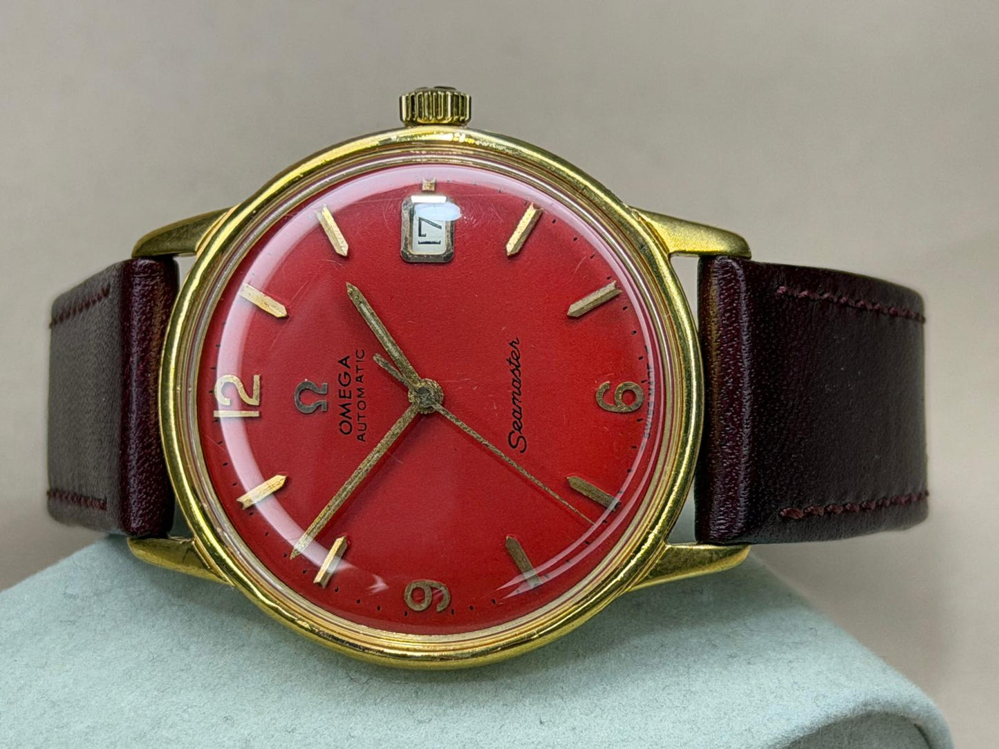 OMEGA Seamaster Automatic – Red Date Dial, Gold-Tone Case