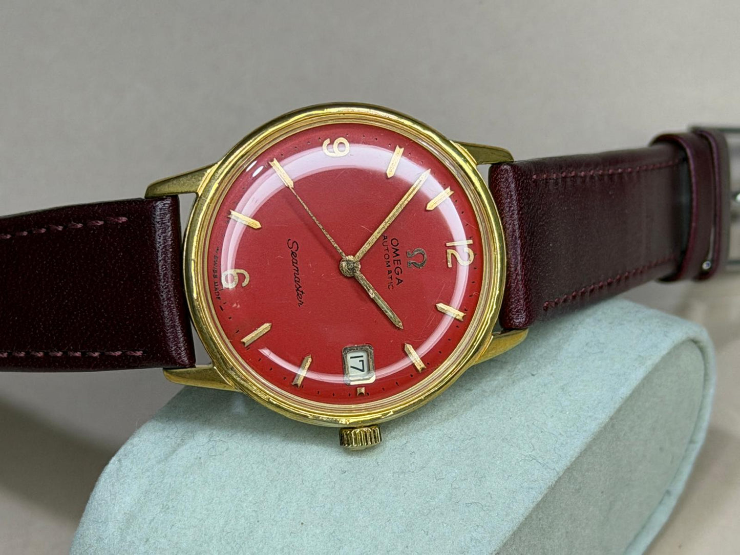 OMEGA Seamaster Automatic – Red Date Dial, Gold-Tone Case