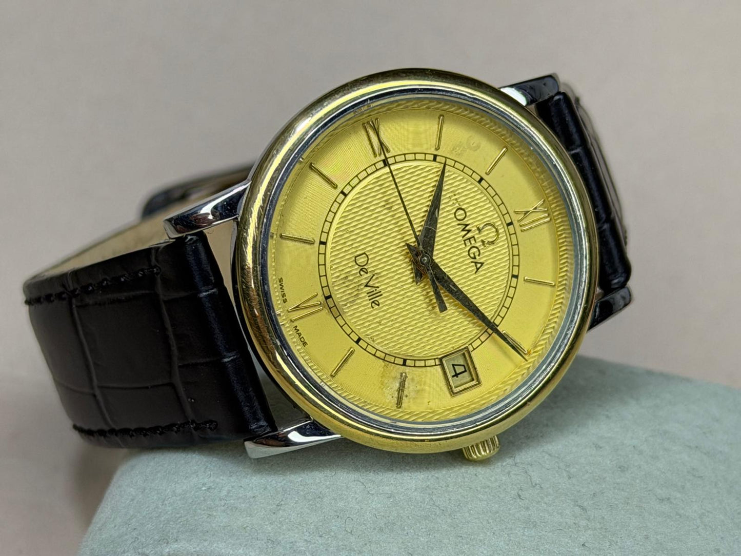 OMEGA De Ville – Gold Guilloché Dial, Date, Dress Watch (Vintage)