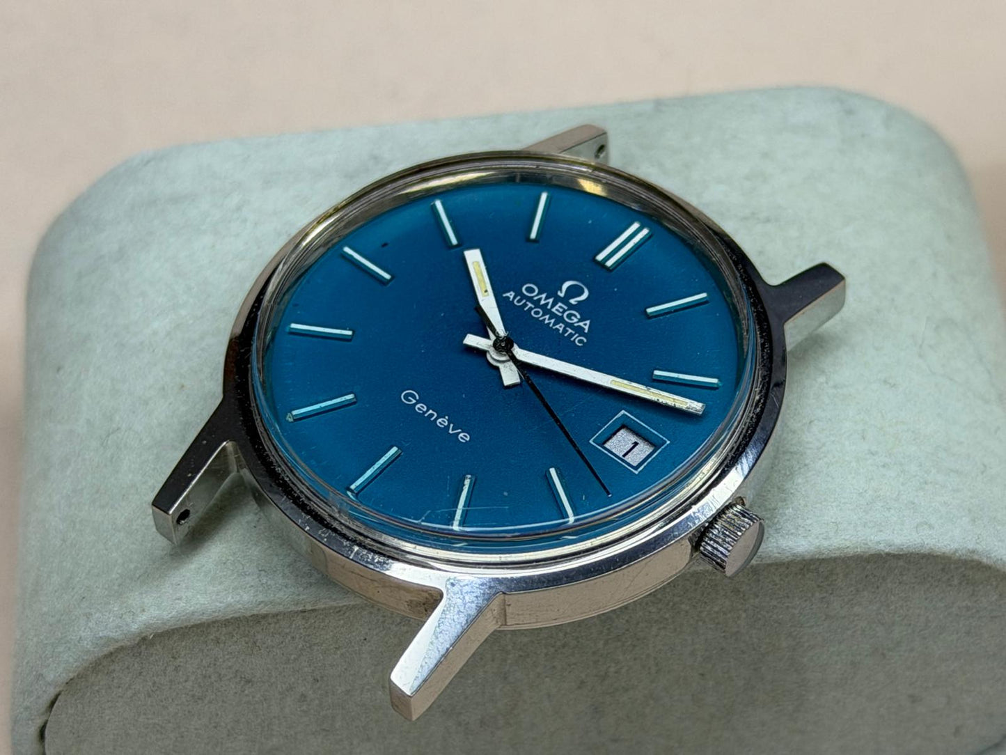 OMEGA Genève Automatic – Blue Sunburst Date Dial