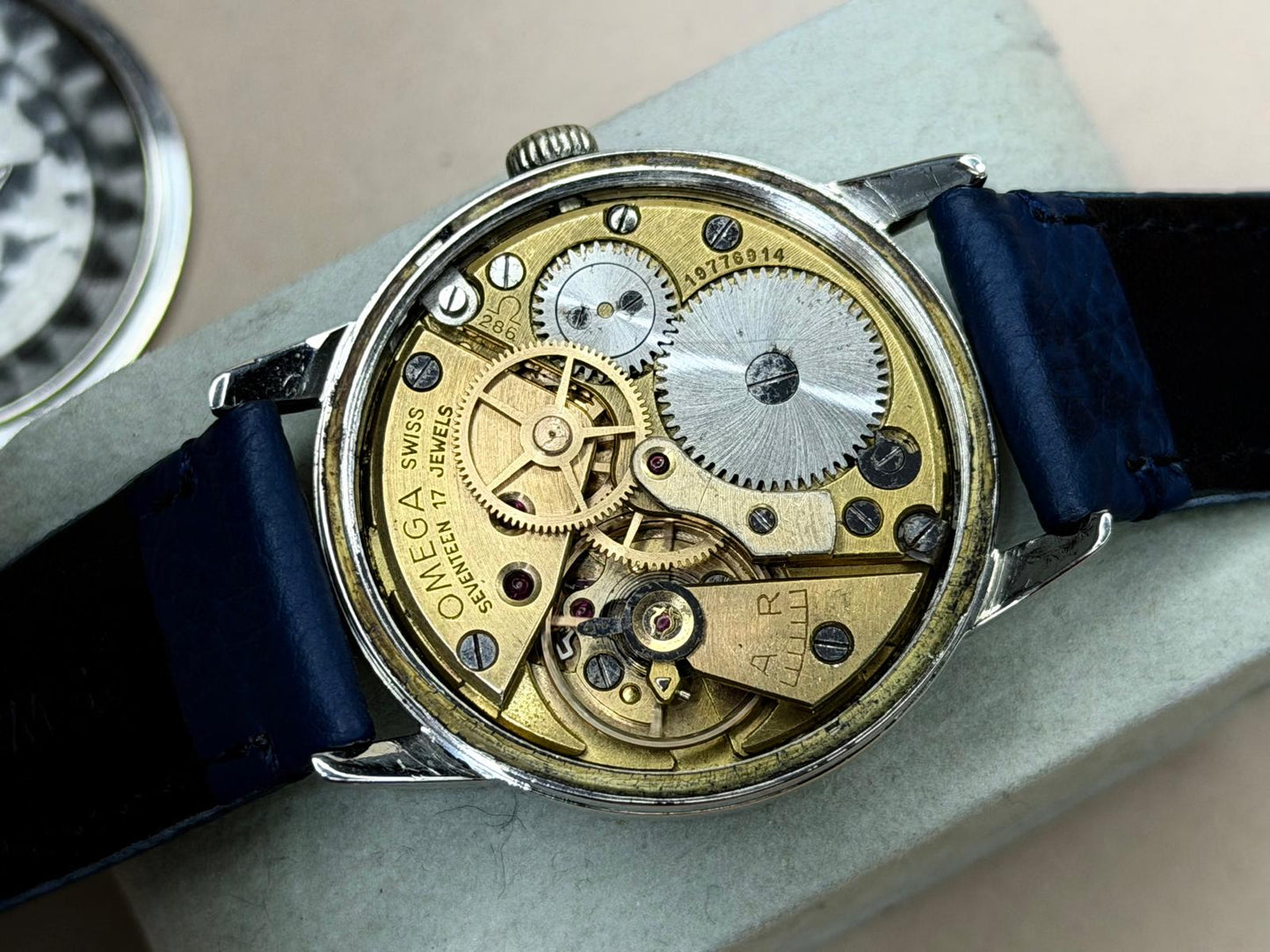 OMEGA Seamaster – Black Dial, Date, Vintage Watch