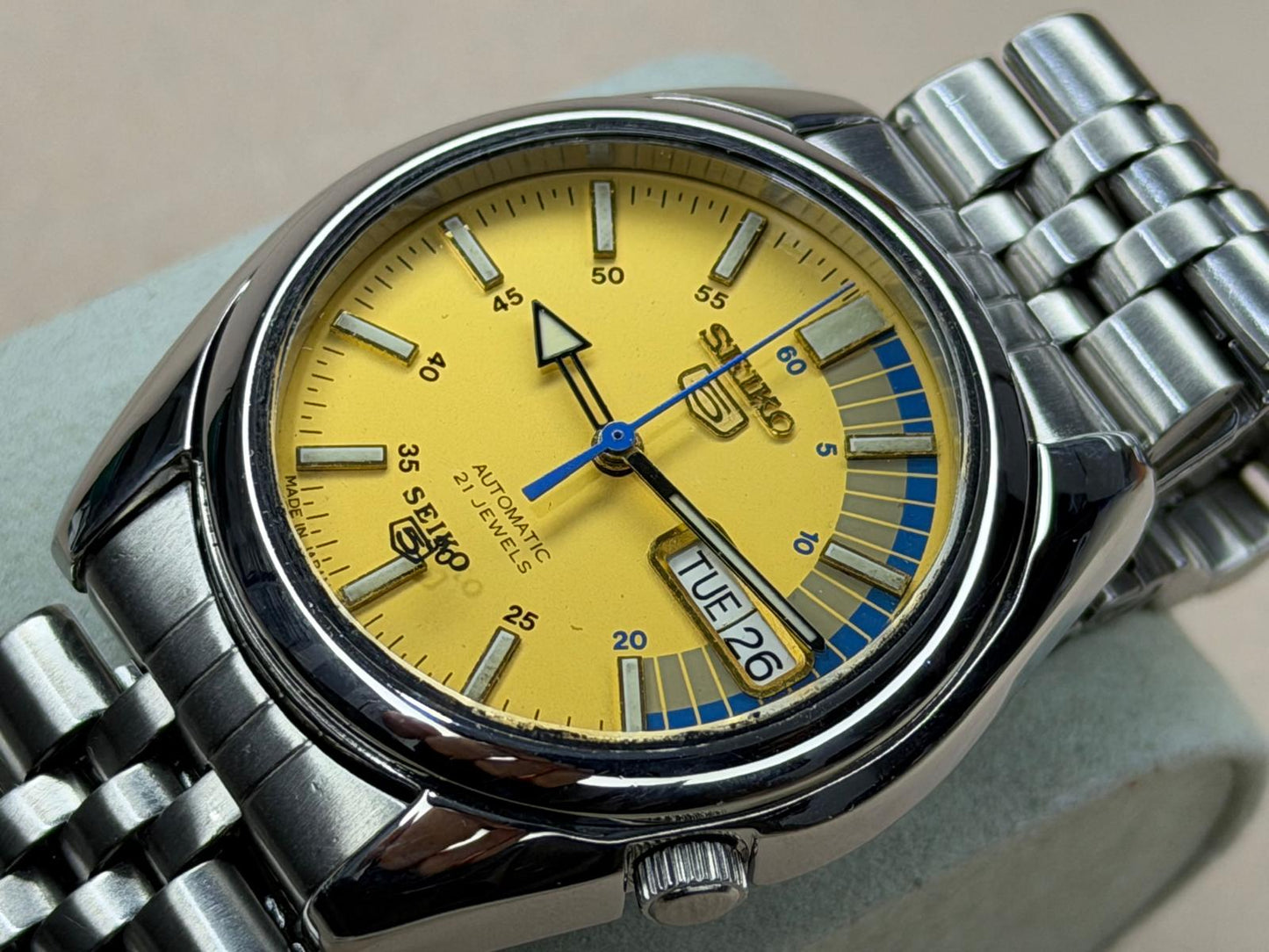 SEIKO 5 – Automatic, Yellow Dial, Day-Date, Vintage Wristwatch
