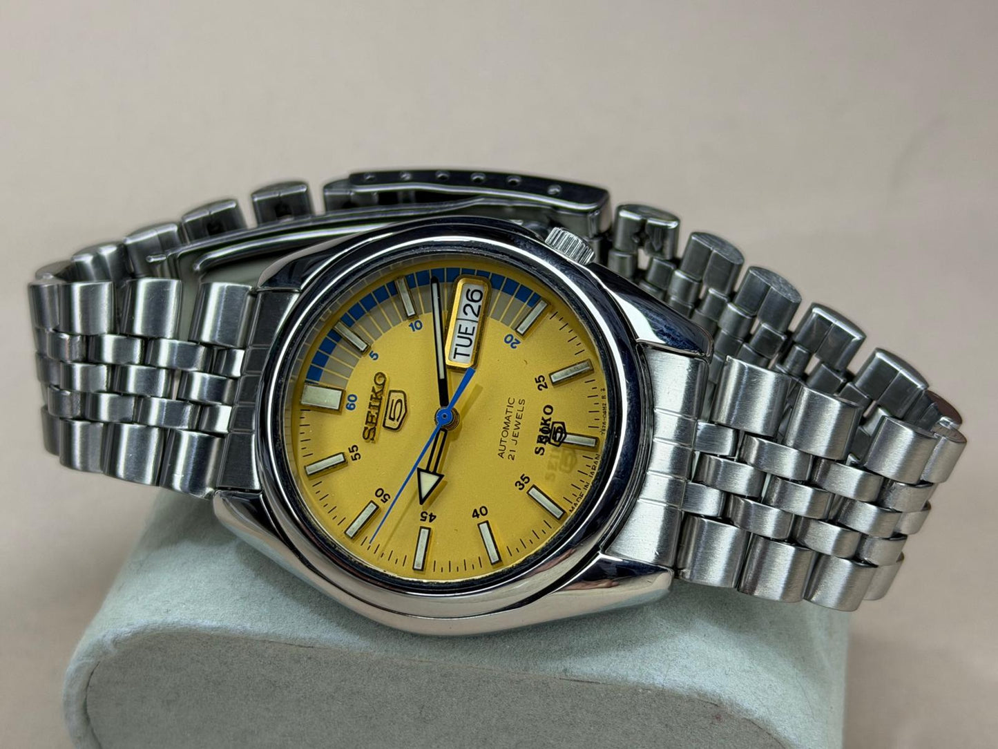 SEIKO 5 – Automatic, Yellow Dial, Day-Date, Vintage Wristwatch