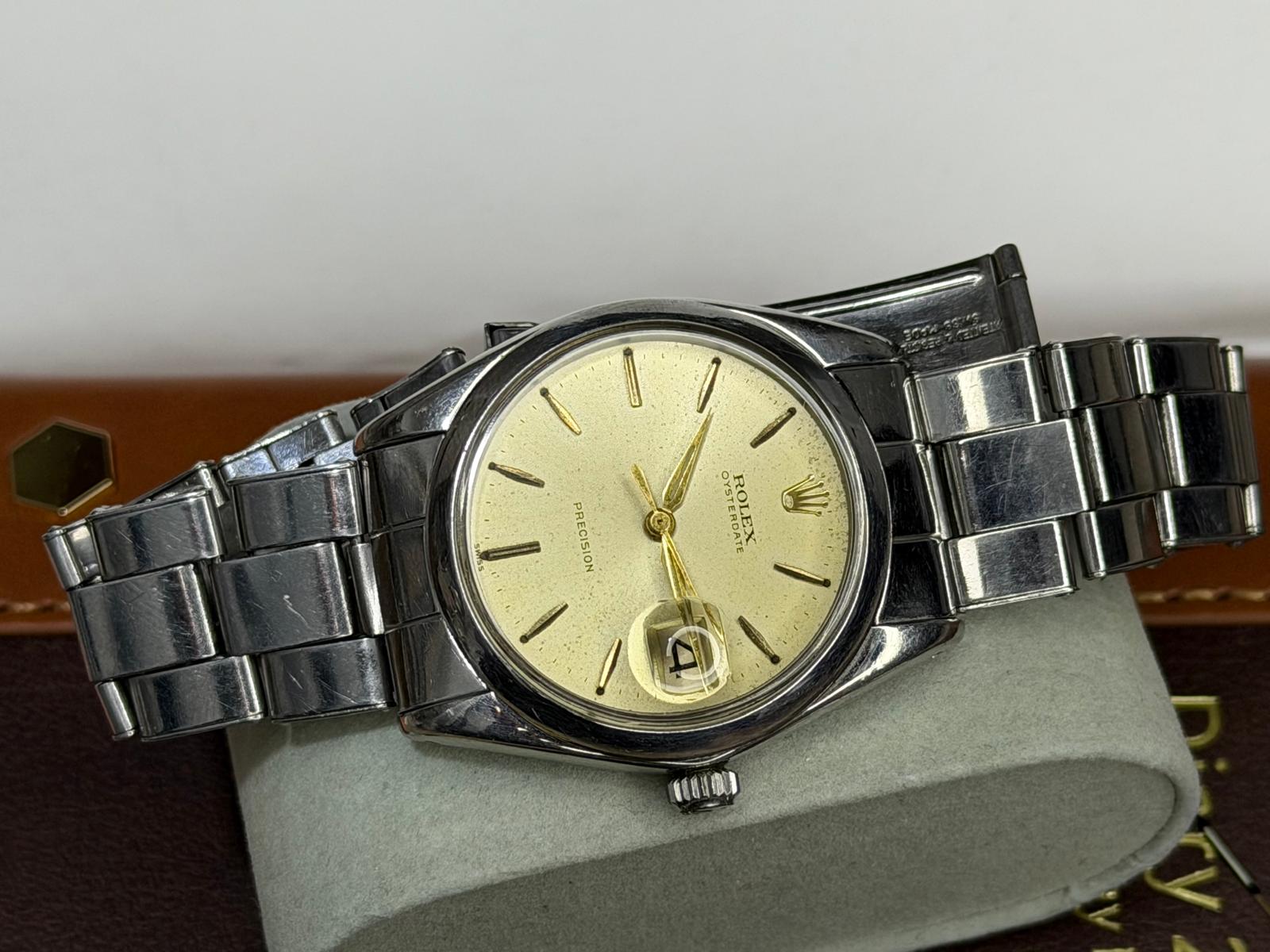 ROLEX Oysterdate – Gold Dial, Date, Dress Watch (Vintage)