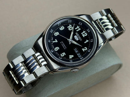 SEIKO 5 – Black Dial, Automatic, Day-Date Wristwatch (Vintage)
